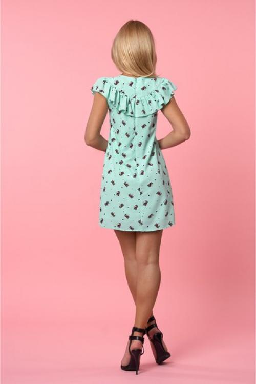 Маленькое летнее платье с аккуратными рюшами по линии декольте, которые очень модные в этом сезоне. 02