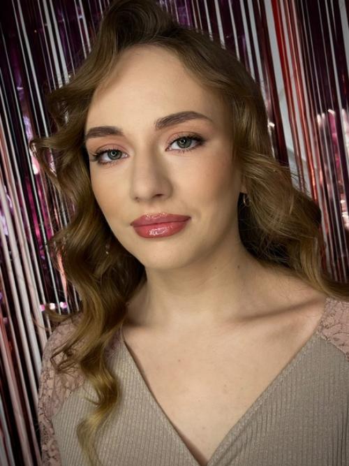 Близнецы.  Дамы этого знака, имеют, пожалуй, самый обширный и разнообразный гардероб. 01