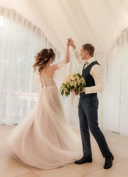 Когда прическа, макияж, аксессуары гармонично сочитаются со свадебным платьем - получается неповторимый образ невесты. 03