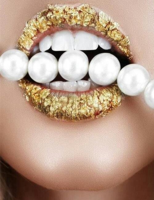 Милые девушки?  Уже совсем скоро начнется пора выпускных вечеров? 01