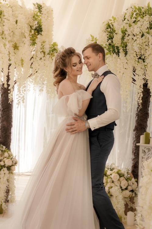 Когда прическа, макияж, аксессуары гармонично сочитаются со свадебным платьем - получается неповторимый образ невесты. 08