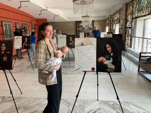 Выставка Жёны Героев открылась в алтайском краевом театре драмы. 01