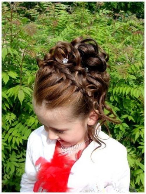 Пора выпускных в детских садах и школах близится. 04