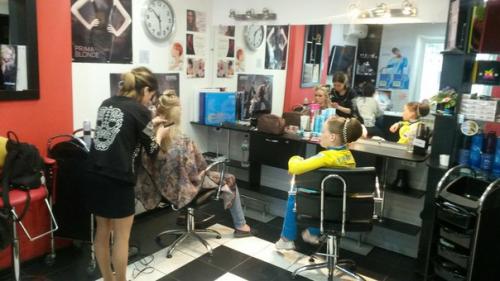 Подготовка мамы и дочки на выпускной? 05