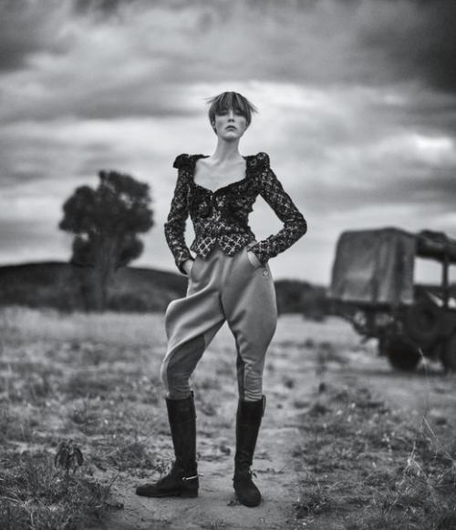 Great Explorations IN Kenya: Анна эверс и Эди Кэмпбелл в фотосессии Майкла дженссона для WSJ. 02