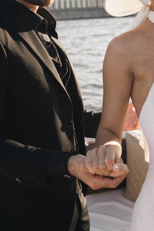 Фотосессия - это удивительная возможность запечатлеть моменты жизни и сохранить их на долгие годы. 06