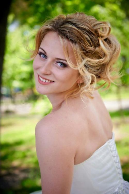 Девчонки - красавицы!  Приглашаю вас на стильные причёски, праздничный стойкий макияж! 01