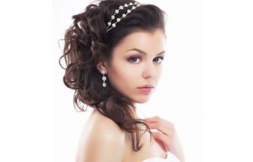 Скоро выпускной?   Девочки, мы уже открыли запись на выпускные и предлогаем вам скорее записаться к нашим мастерам. 06