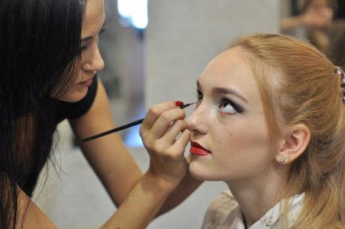 Мы знаем, что среди читательниц очень много выпускниц и невест сейчас одна из многочисленных забот для них - создание своего образа на торжество. 01