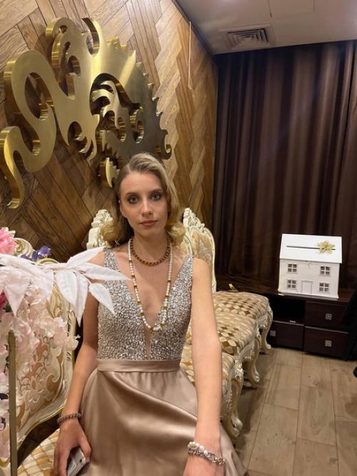 Выпускной - это особенное событие, которое требует особого образа. 01