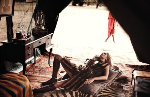 Great Explorations IN Kenya: Анна эверс и Эди Кэмпбелл в фотосессии Майкла дженссона для WSJ. 01