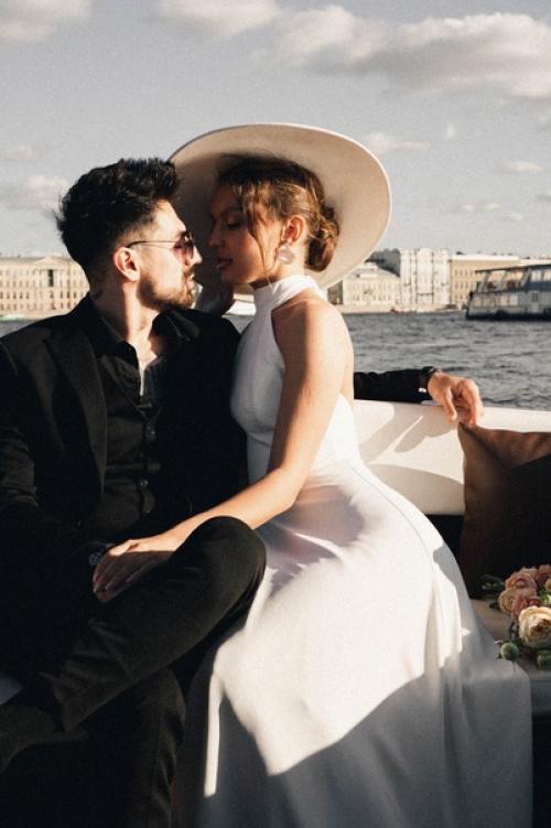 Фотосессия - это удивительная возможность запечатлеть моменты жизни и сохранить их на долгие годы. 01