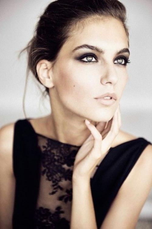 Свой имидж на выпускном вечере каждая девушка до мелочей продумывает. 01