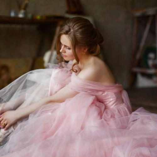 Юнные красавицы, самое время продумывать свой образ на выпускной бал 2017? 01