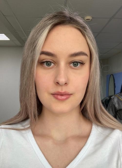 Совсем необязательно идти в салон чтобы получилось такое фото, вы можете заказать пакет ретуши с макияжем и прической у нас. 01