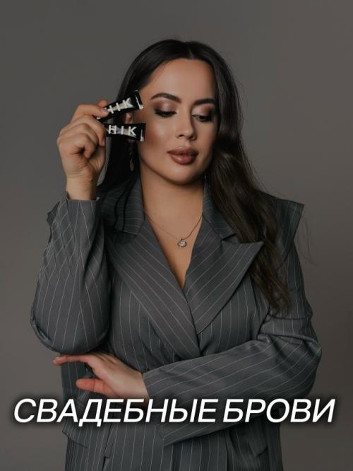 He только макияж и прическа бывают свадебными! 

