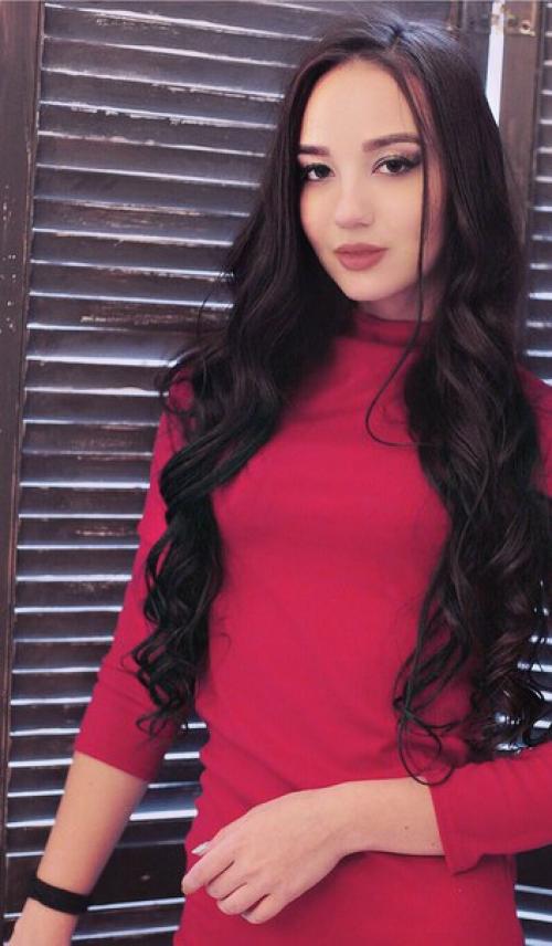 Девушки Екатеринбурга!  Началась пора легких платьев и каблучков, ведь несмотря на погоду, хочется уже лета и яркости. 03