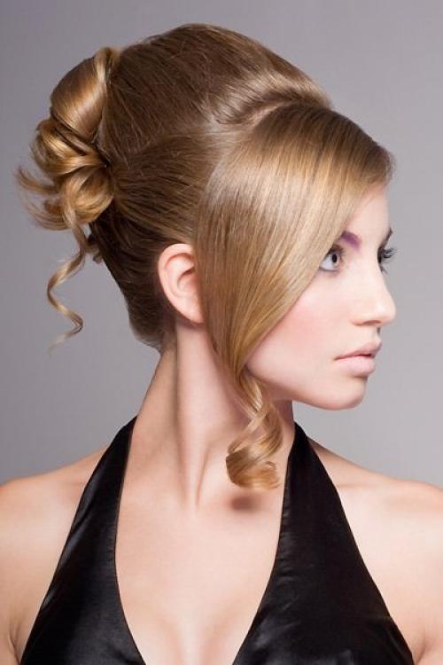 Скоро выпускной?   Девочки, мы уже открыли запись на выпускные и предлогаем вам скорее записаться к нашим мастерам. 01