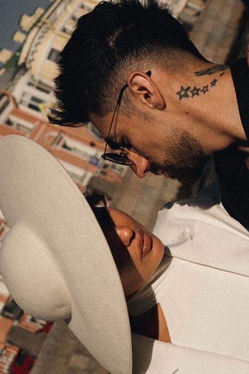 Фотосессия - это удивительная возможность запечатлеть моменты жизни и сохранить их на долгие годы. 04