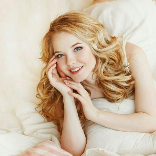 Дорогие выпускницы!  Мы напоминаем, что в нашем салоне работают 2 стилиста: Ирина и Ольга. 06