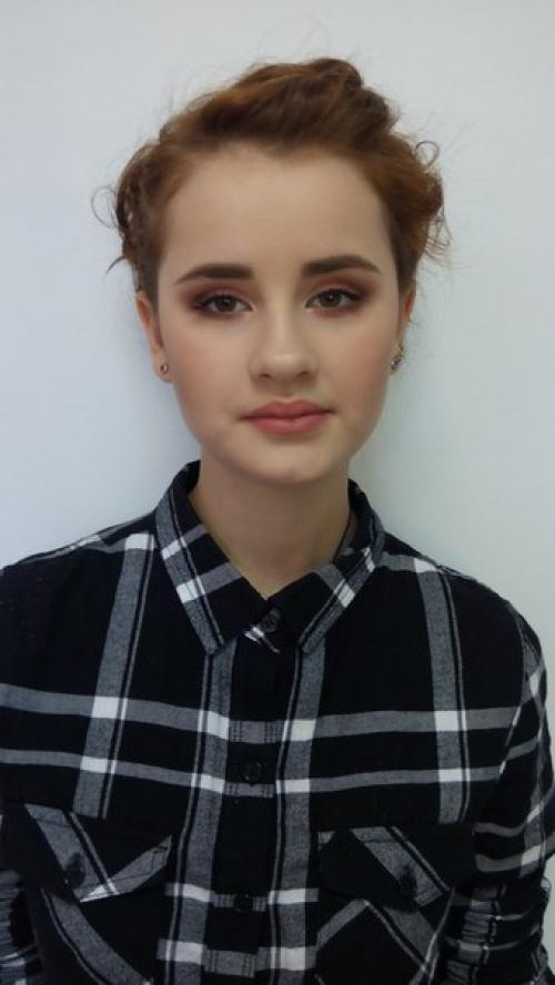 Модели на МАКИЯЖ прическу нужны. 06