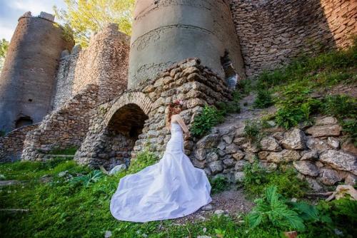 В случае если вы одна из тех счастливиц, у которых свадьба в 2016 году, то вы должно быть уже ищите идеальный свадебный образ. 06