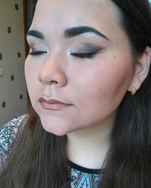 Пробный макияж на выпускной вечер, на июнь мест почти не осталось, записываемся заранее? 01