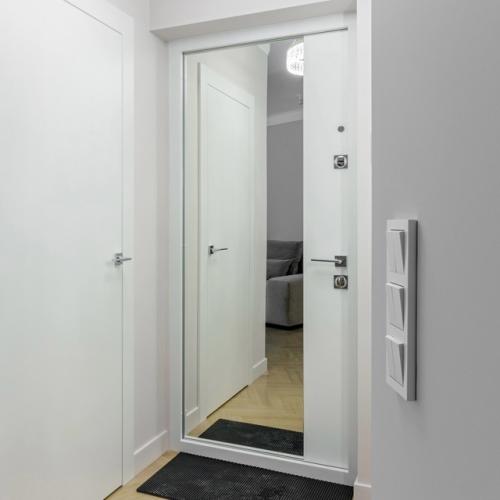 Дверь с зеркалом - Must Have для небольшой прихожей! 01