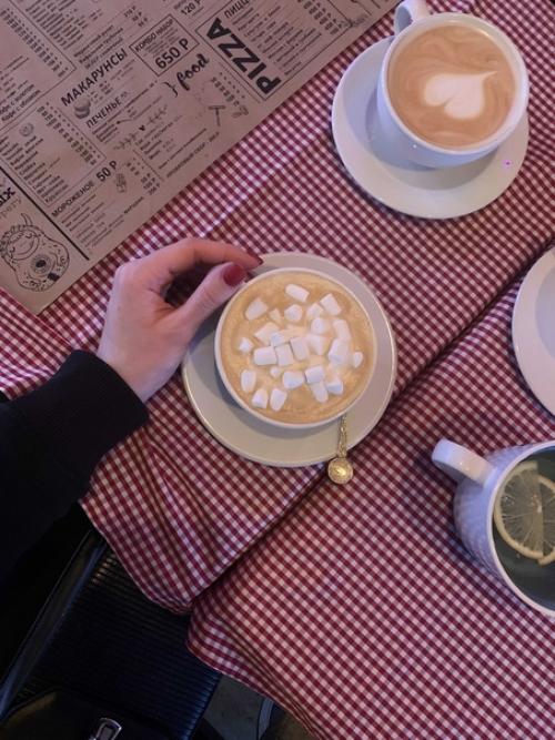 Познакомилась с парнем в интернете, позвал на свидание. 01