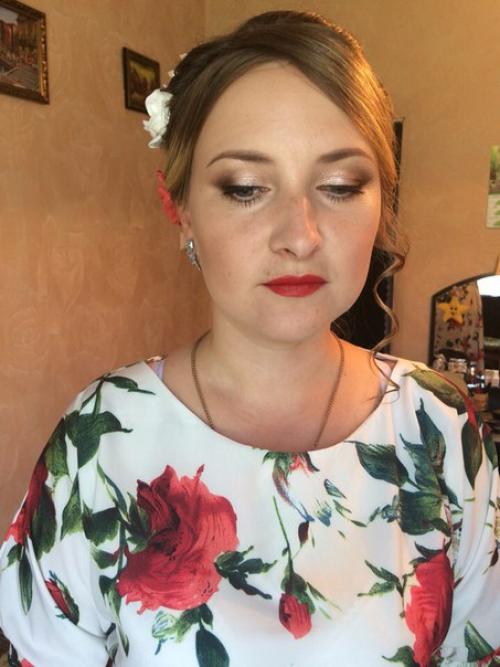 Требуются модели на макияж и причёски по приятной цене: 03