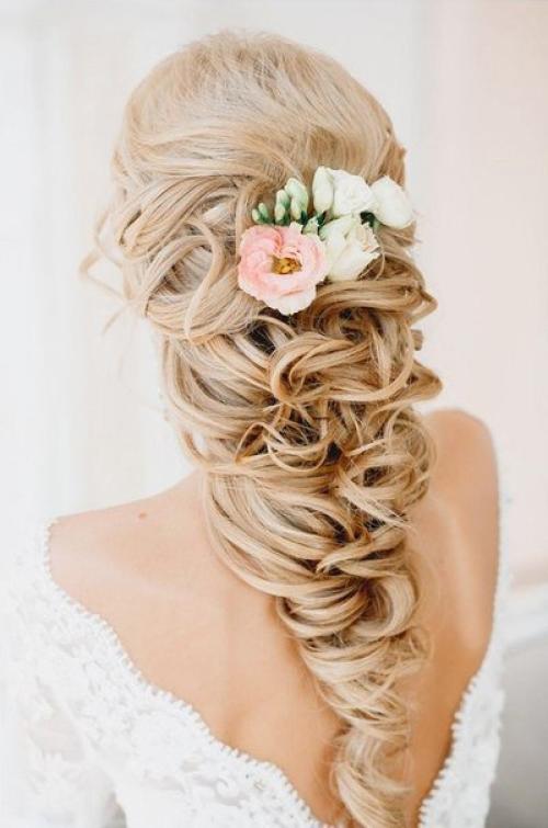 Дорогие невесты!  У нас вы можете записаться на свадебный макияж и прическу, а так же взять в аренду волосы на заколках! 04