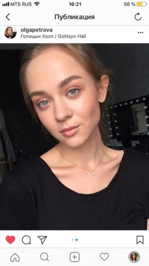 Наступает пора выпускных и каждая девушка хочет быть красивой и особенной. 04