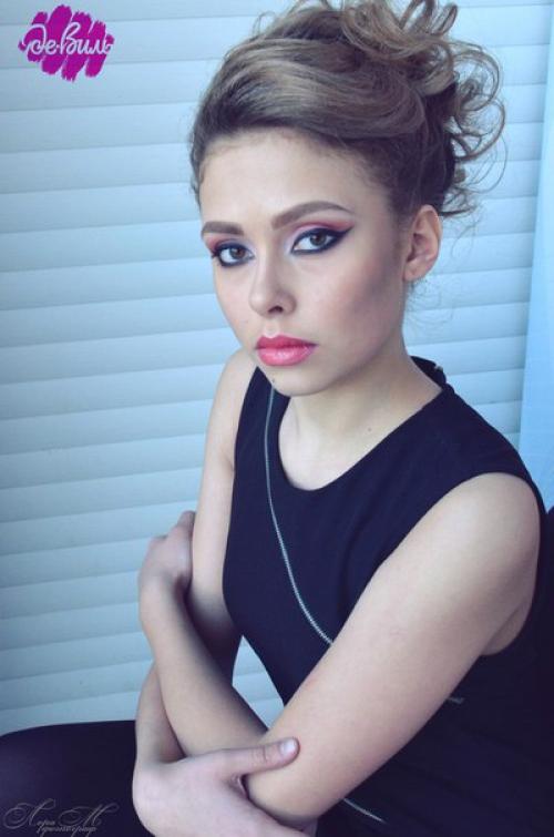 Модели на МАКИЯЖ прическу нужны. 01