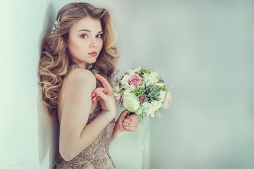 Дорогие невесты.  Только в том случае, если вы еще не определились со свадебным стилистом - пишите мне. 01