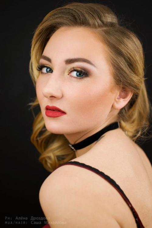 Девочки, кто еще не записался на прическу и макияж на выпускной? 05