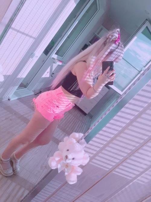 Люблю наряжаться, это можно делать больше летом, хоть и очень много мороки, подобрать одежду, сделать причёску, макияж, подобрать обувь, украшения. 02