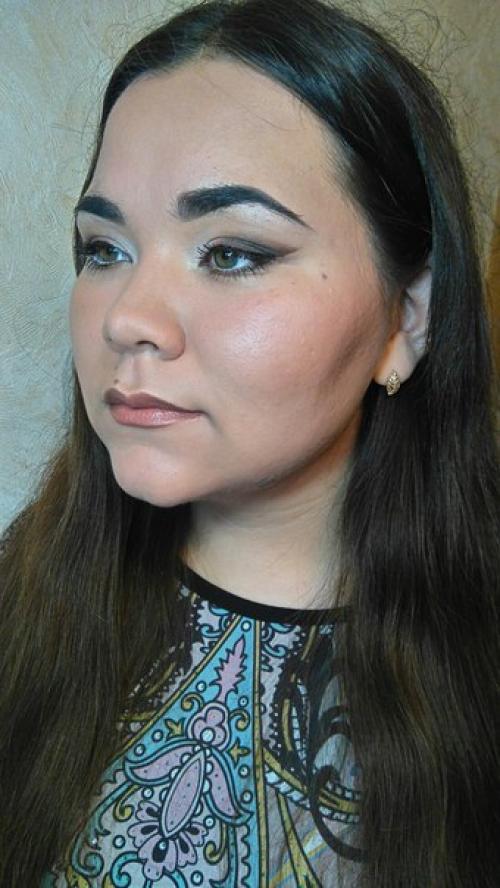 Пробный макияж на выпускной вечер, на июнь мест почти не осталось, записываемся заранее? 02