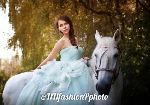 12 июня (солнечный день) и 14 июня (солнечный день с переменной облачностью - идеальный для проведения фотосессии на открытом воздухе). 01