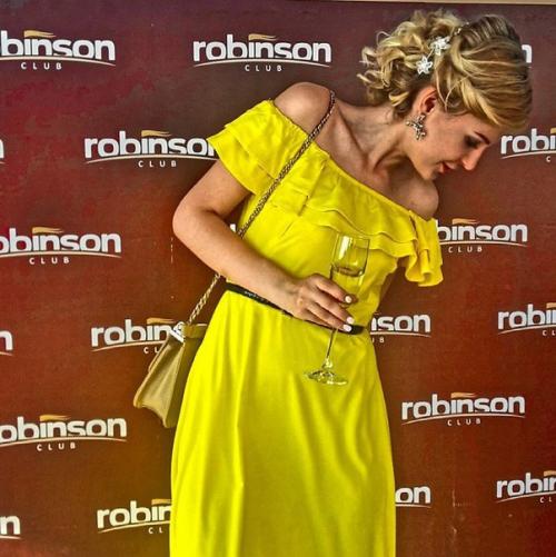 Предлагаю услуги визажиста - стилиста: профессиональное исполнение причёсок, а так же вечерний, свадебный, дневной макияж! 03