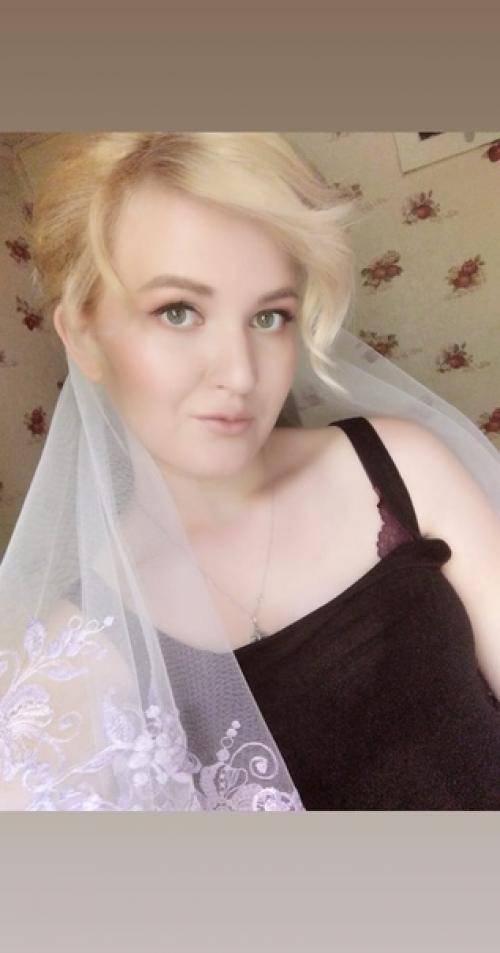 Низкий текстурный пучок на прическу каре и легкий свадебный макияж в моём исполнении. 02