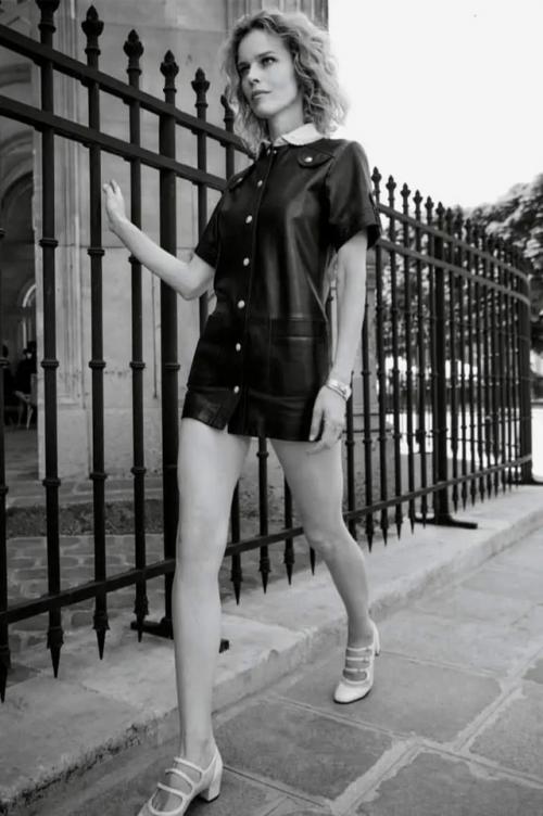 Чешская топ-модель Ева герцигова появилась на страницах журнала Elle France за июль 2023 года. 05