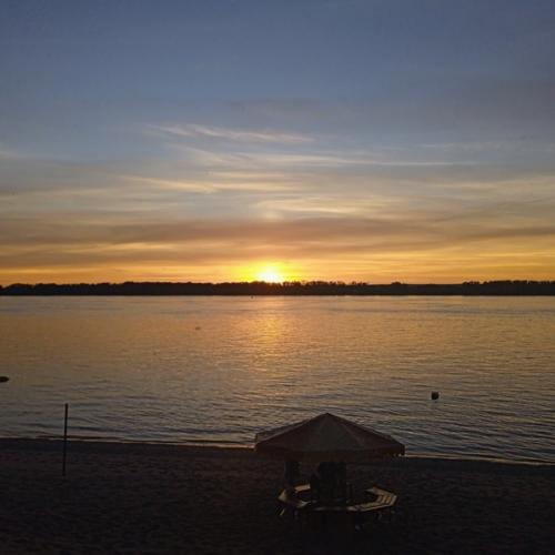 На волгу можно смотреть часами, как она меняет свой цвет. 02