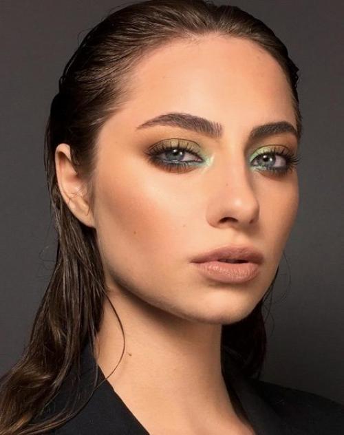 Советы профессионала!  Попробуйте создать супер стильный в этом сезоне образ: 01