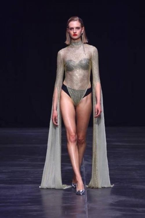 Поделимся с вами бьюти трендами с недели моды в Берлине. 02