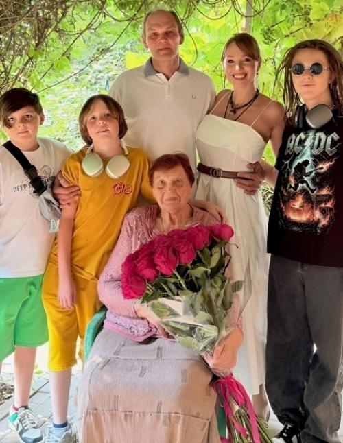Рома Приехал в Ростов: Полина Диброва познакомила любовника с отцом. 04