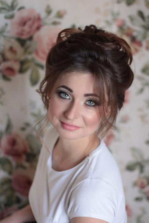 Шикарный, высокий пучок от меня для Натальи на вечер. 01