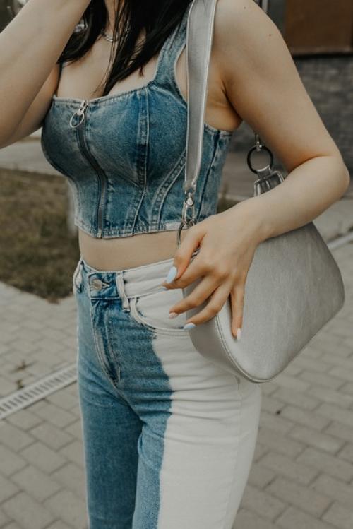 Давно была на свидании? 05