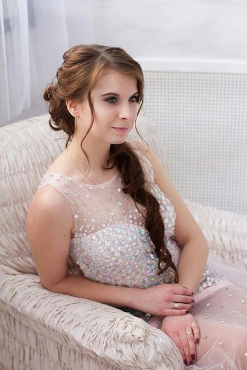 Предлагаю услуги визажиста - стилиста: профессиональное исполнение причёсок, а так же вечерний, свадебный, дневной макияж! 01