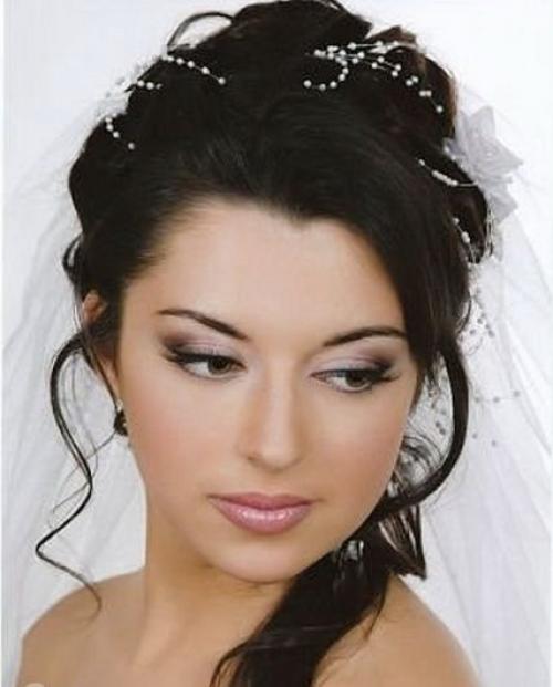 Вопрос подписчика: у меня безумно красивое платье, красного цвета, что можно обуть и какой макияж, советники, родные? 01