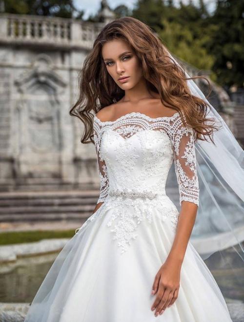 Санкт-петербург. Требуется два стилиста по прическам и макияжу на 6 число к 8: 00 (начало съемки в 10: 00) для сбора двух моделей. 01